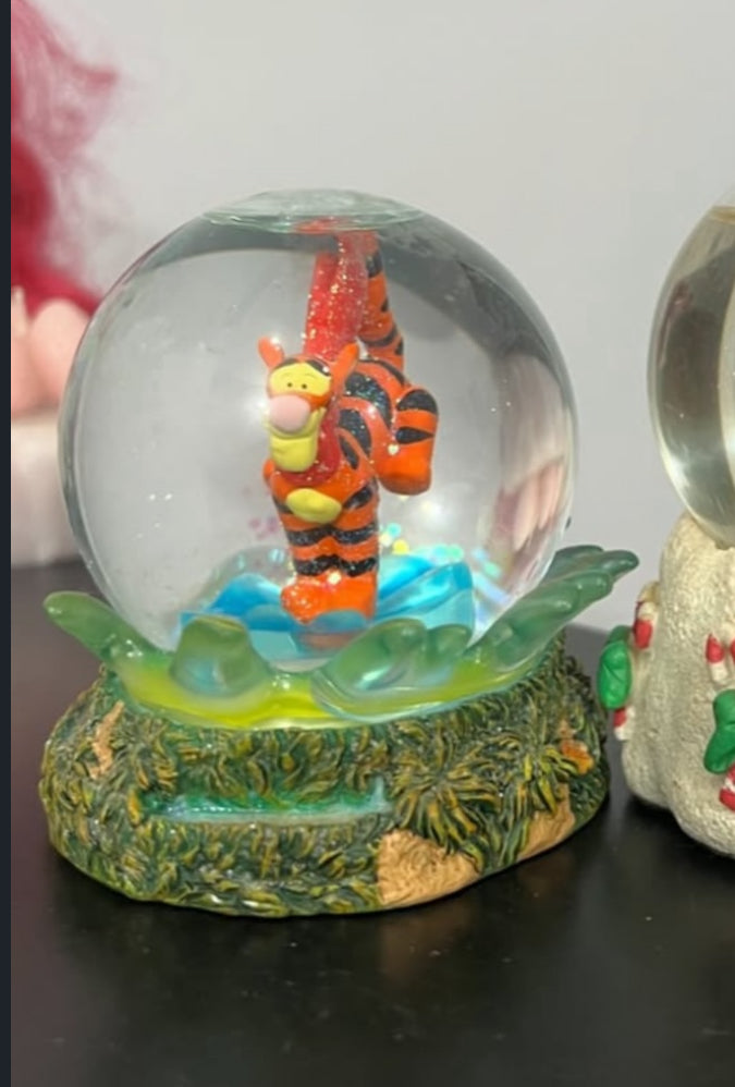 Tigger - Winnie the Pooh Snow Globe