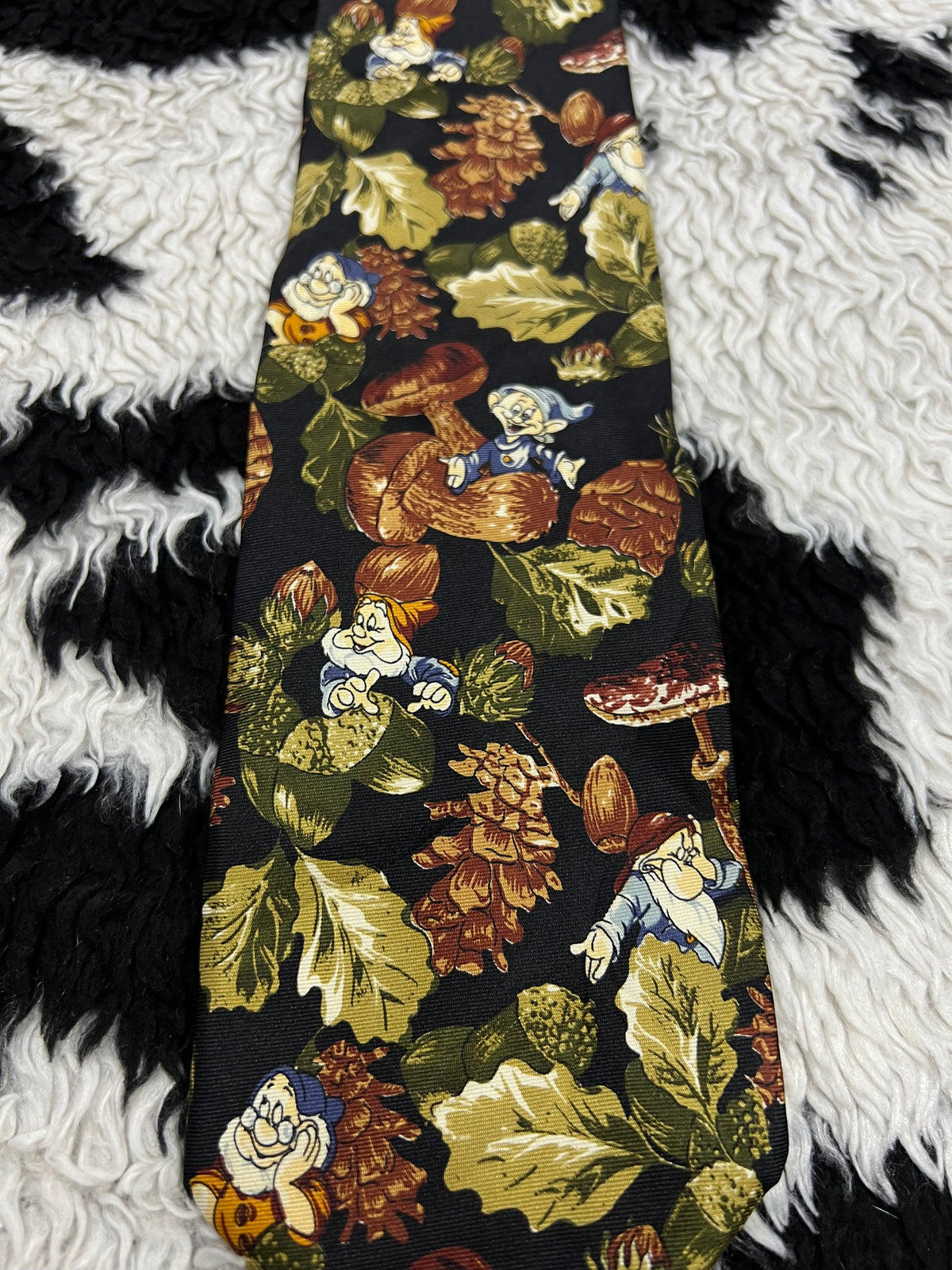 Snow White Dwarfs Tie