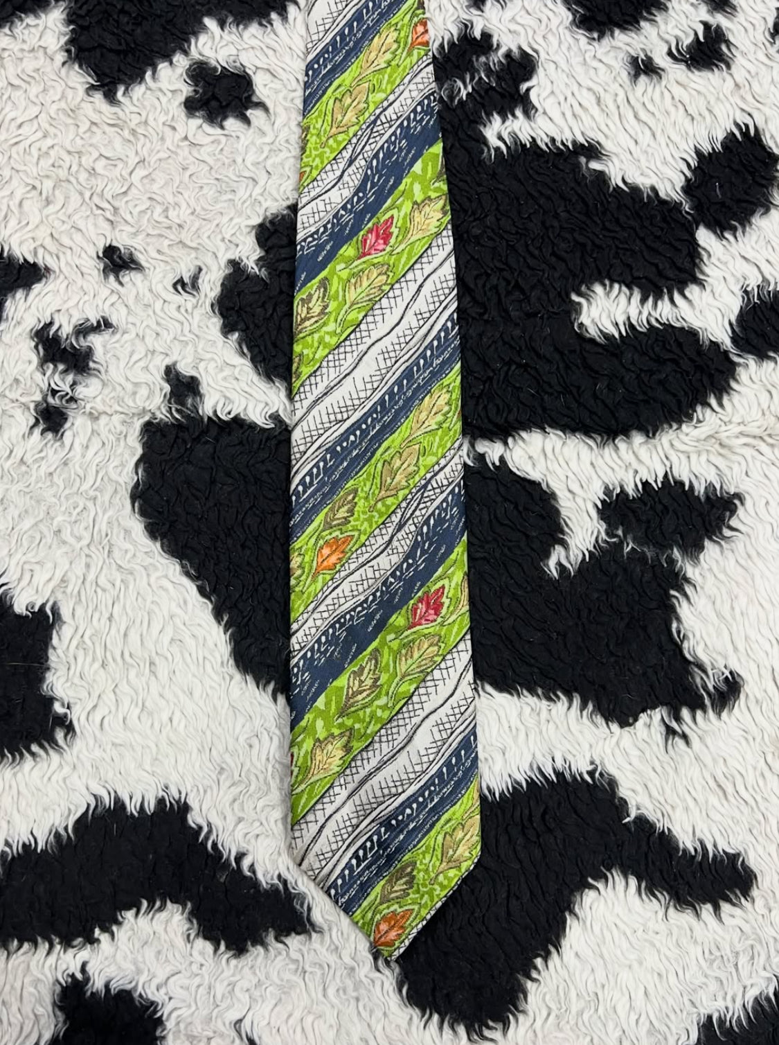 Fully Embroidered Green Floral Tie