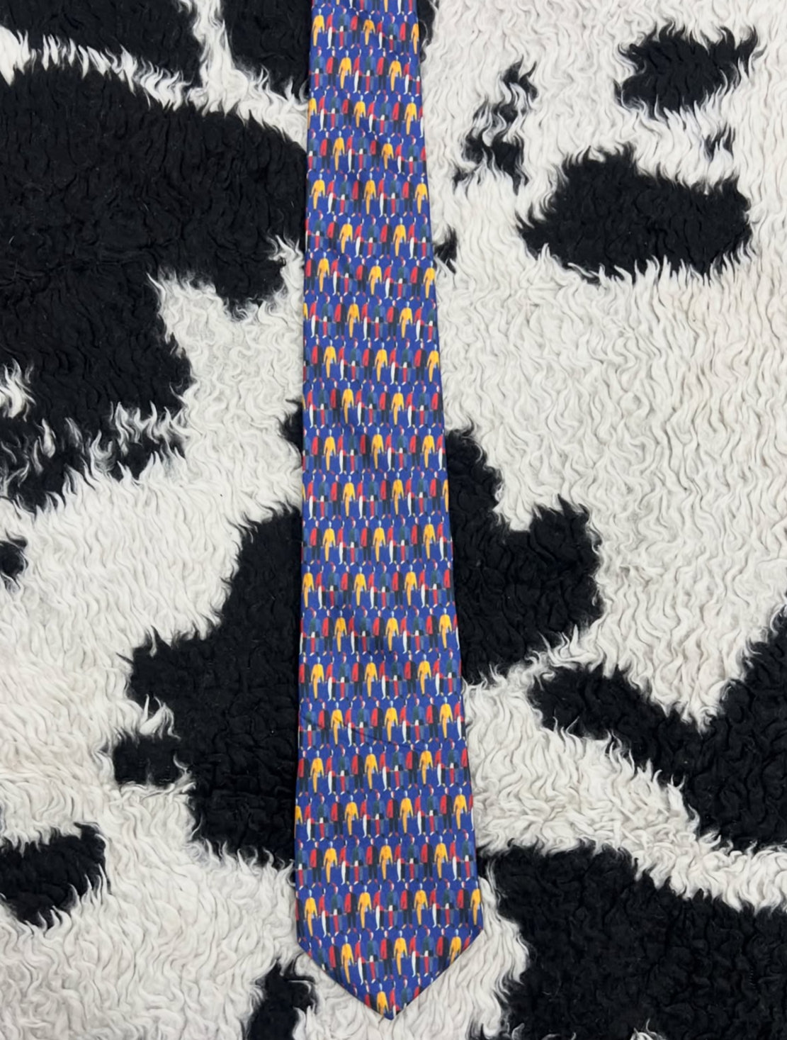 Standing Audience Tie