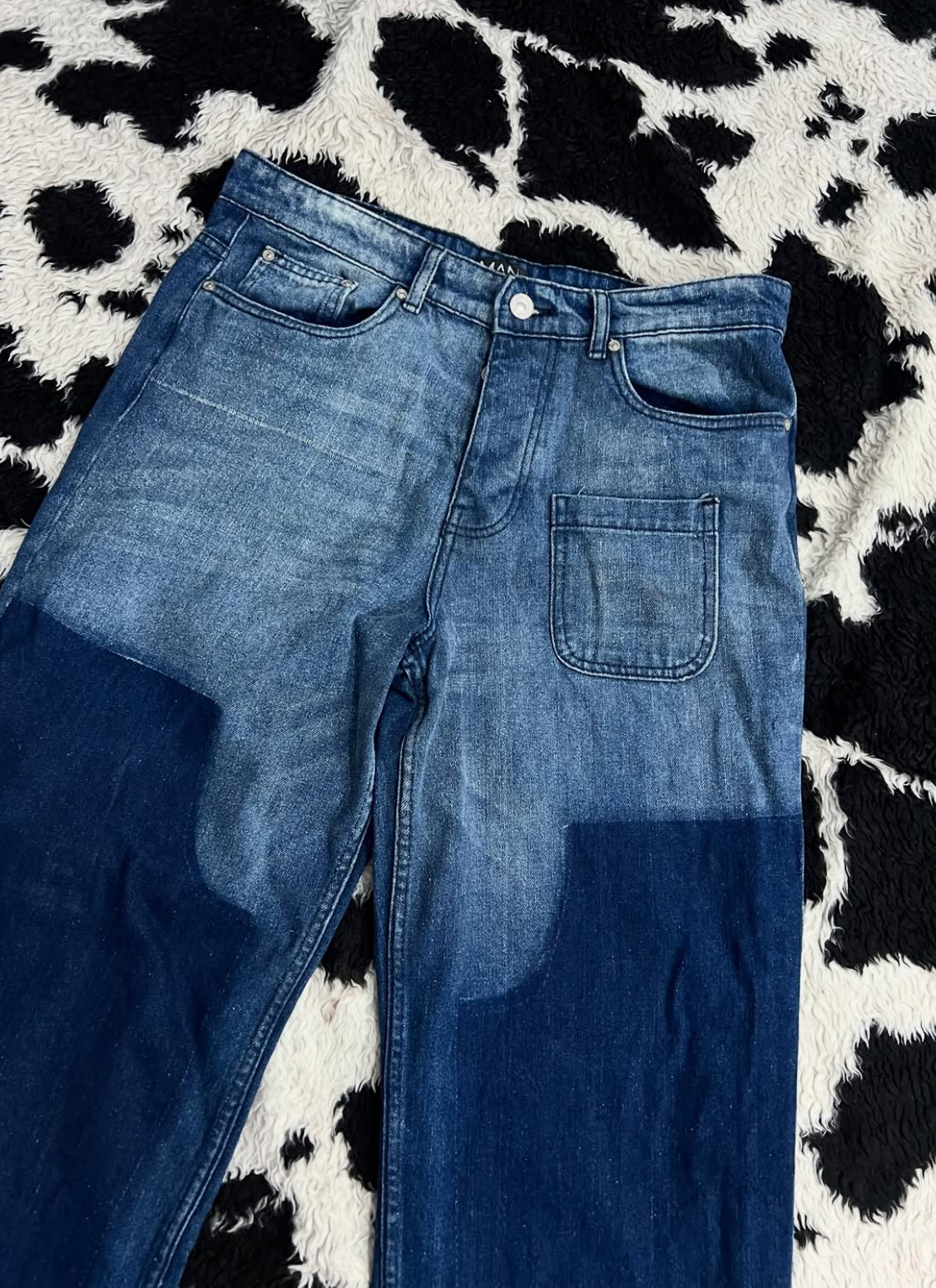 Double-Shaded Spray Painted Pockets Blue Denims (Waist 32)