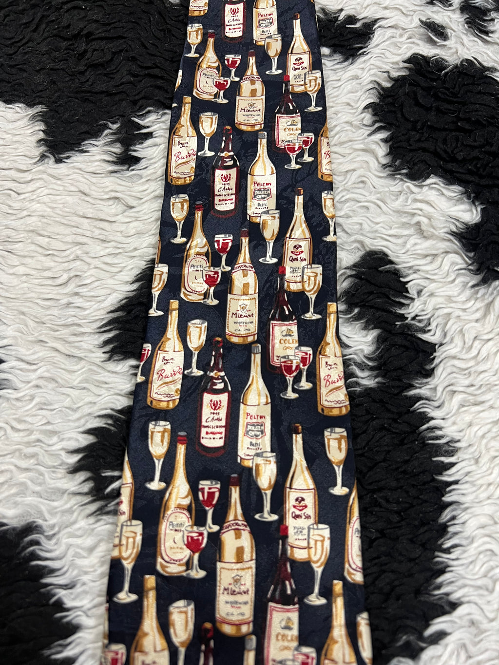Wine Bottles Tie