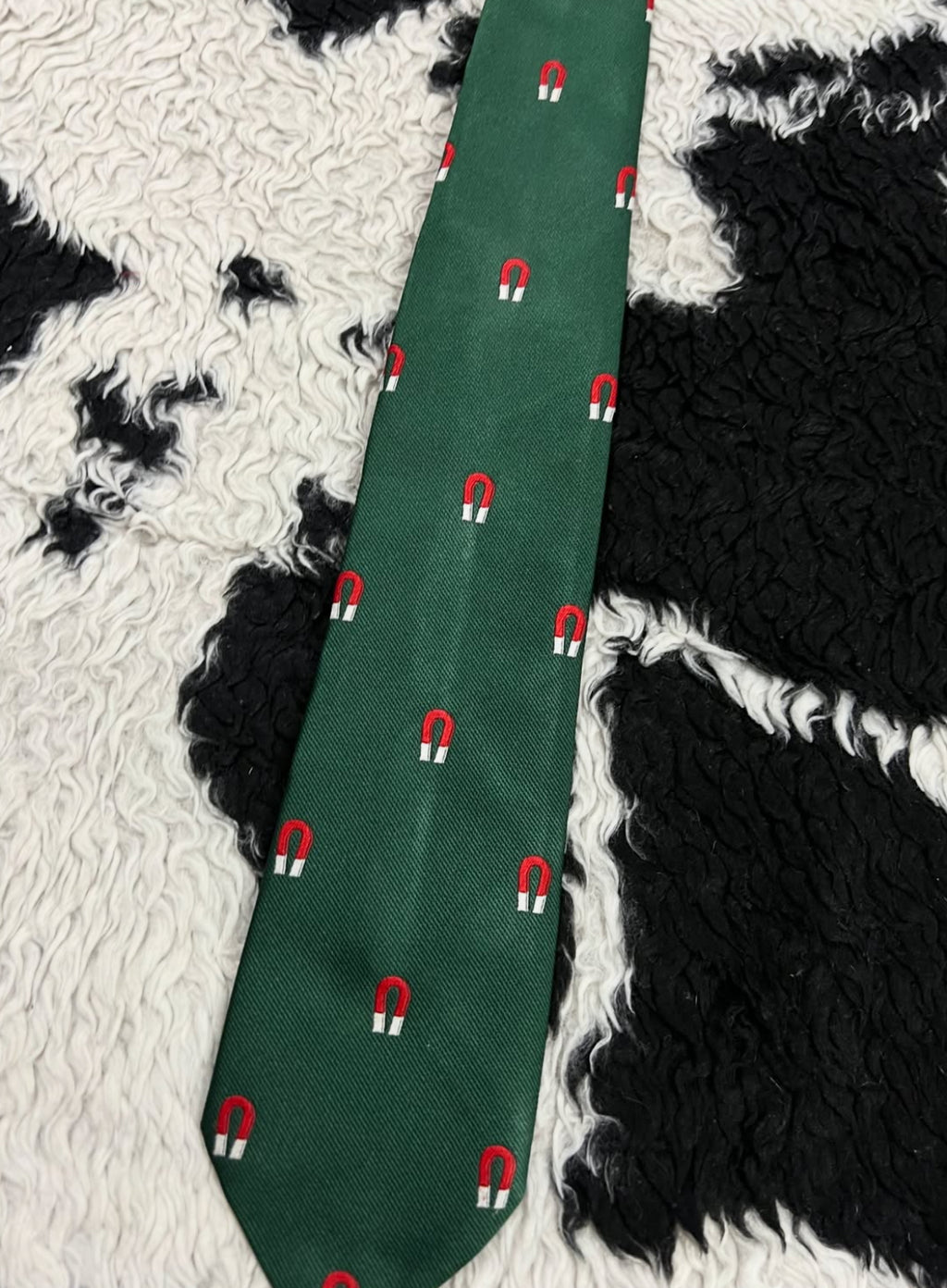 Embroidered Magnets Tie
