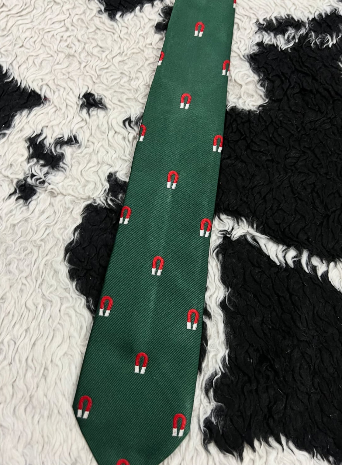 Embroidered Magnets Tie