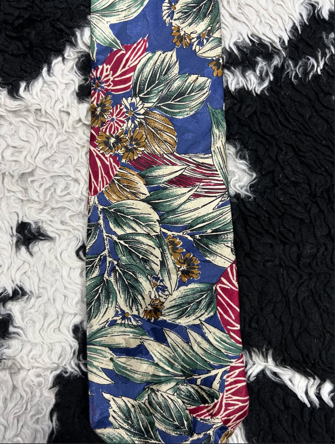 St. Micheal Leaves Tie