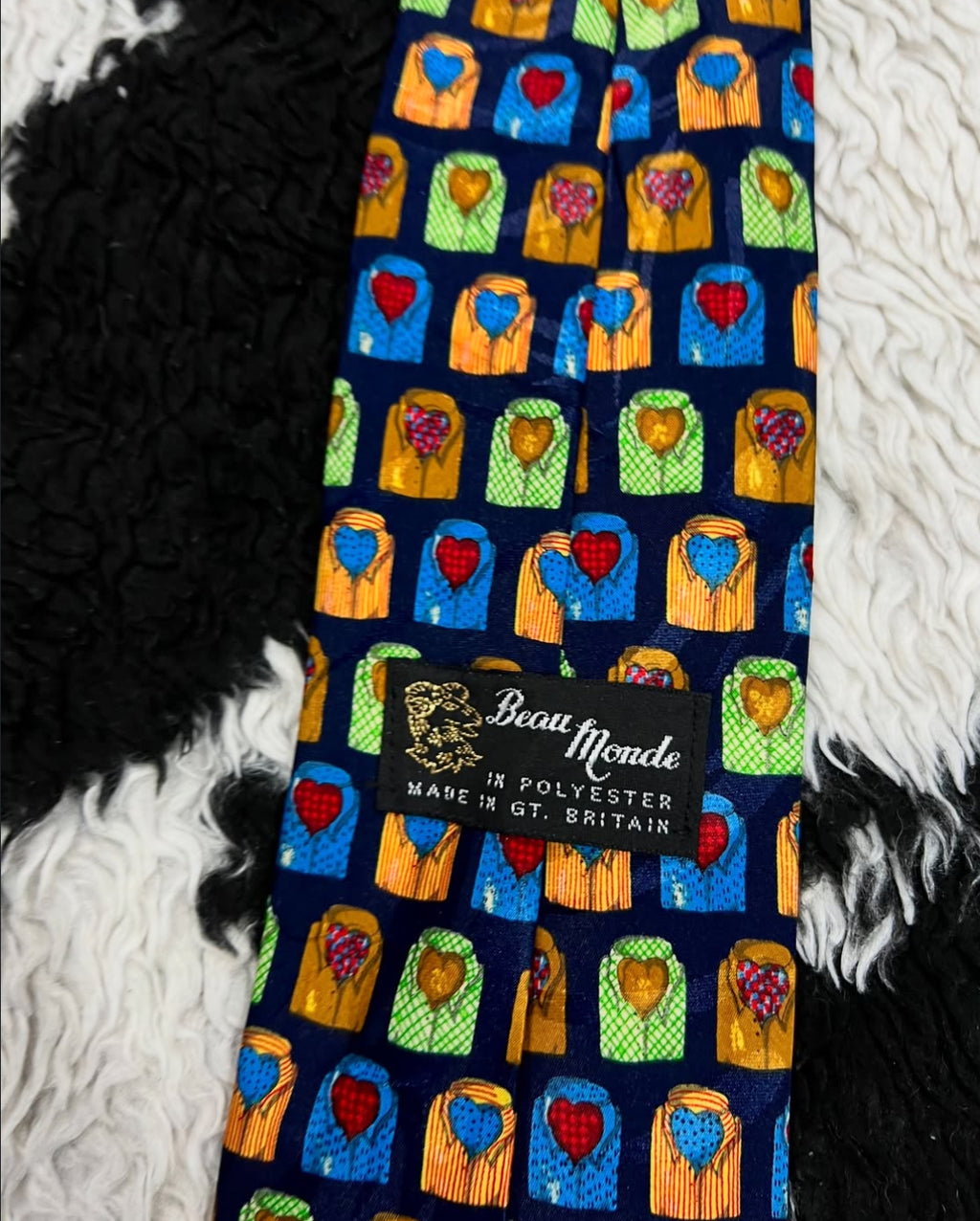 Vibrant Buttonups Tie