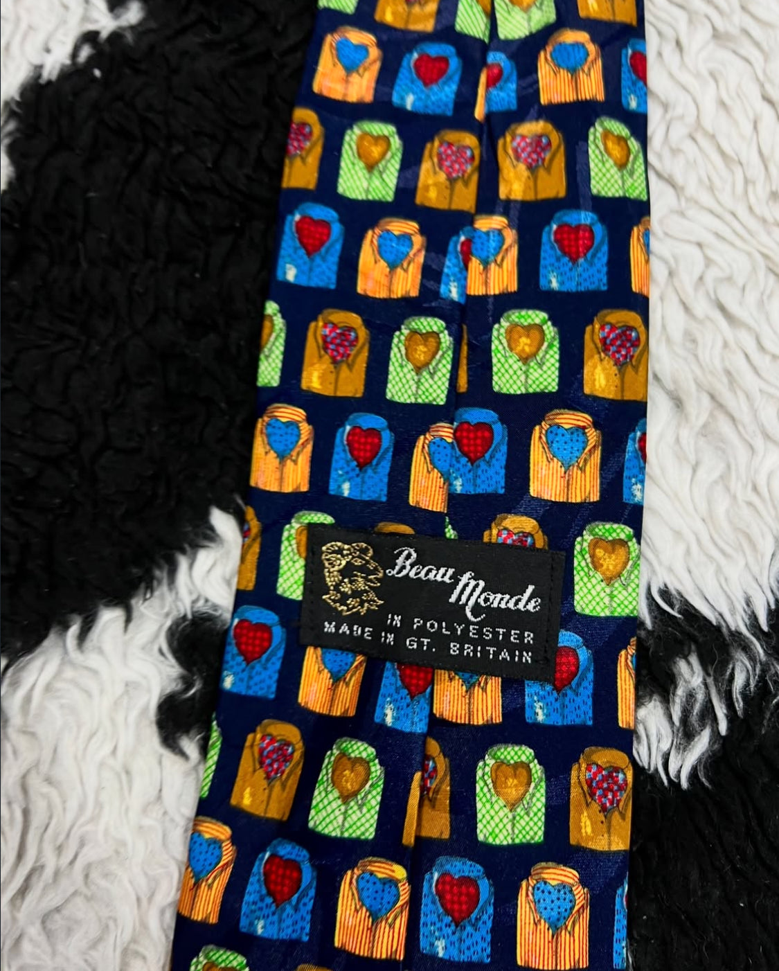 Vibrant Buttonups Tie