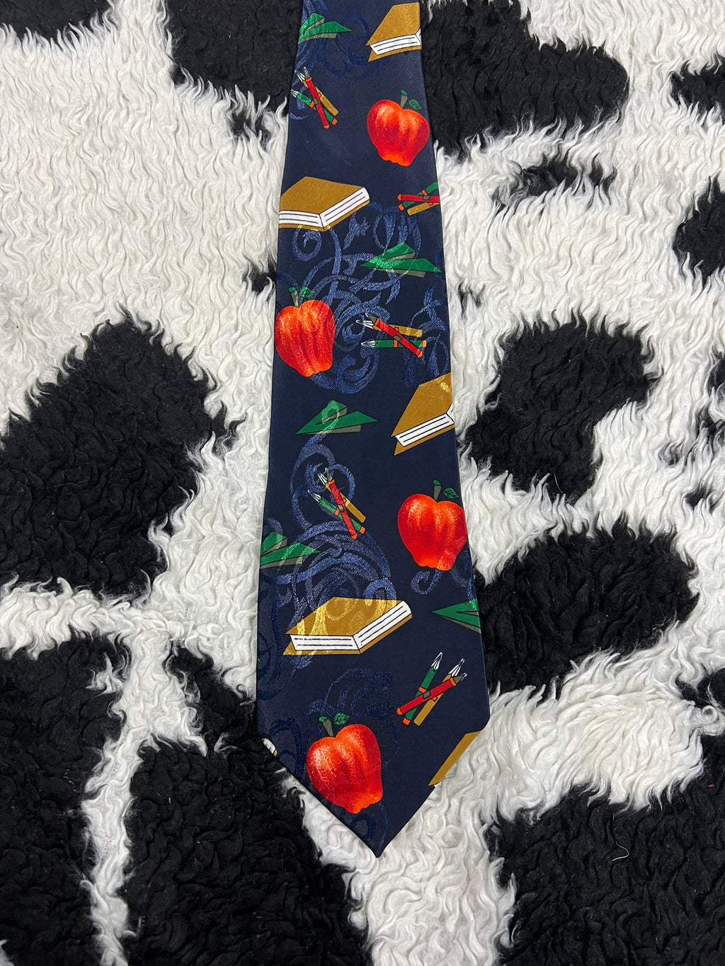 Books & Apples Tie