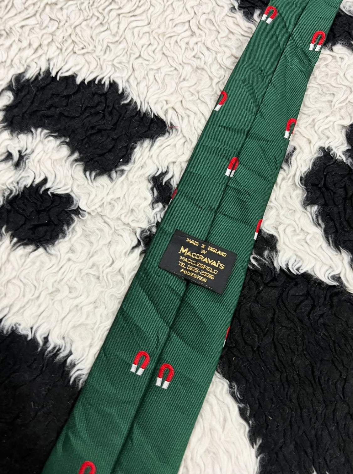 Embroidered Magnets Tie