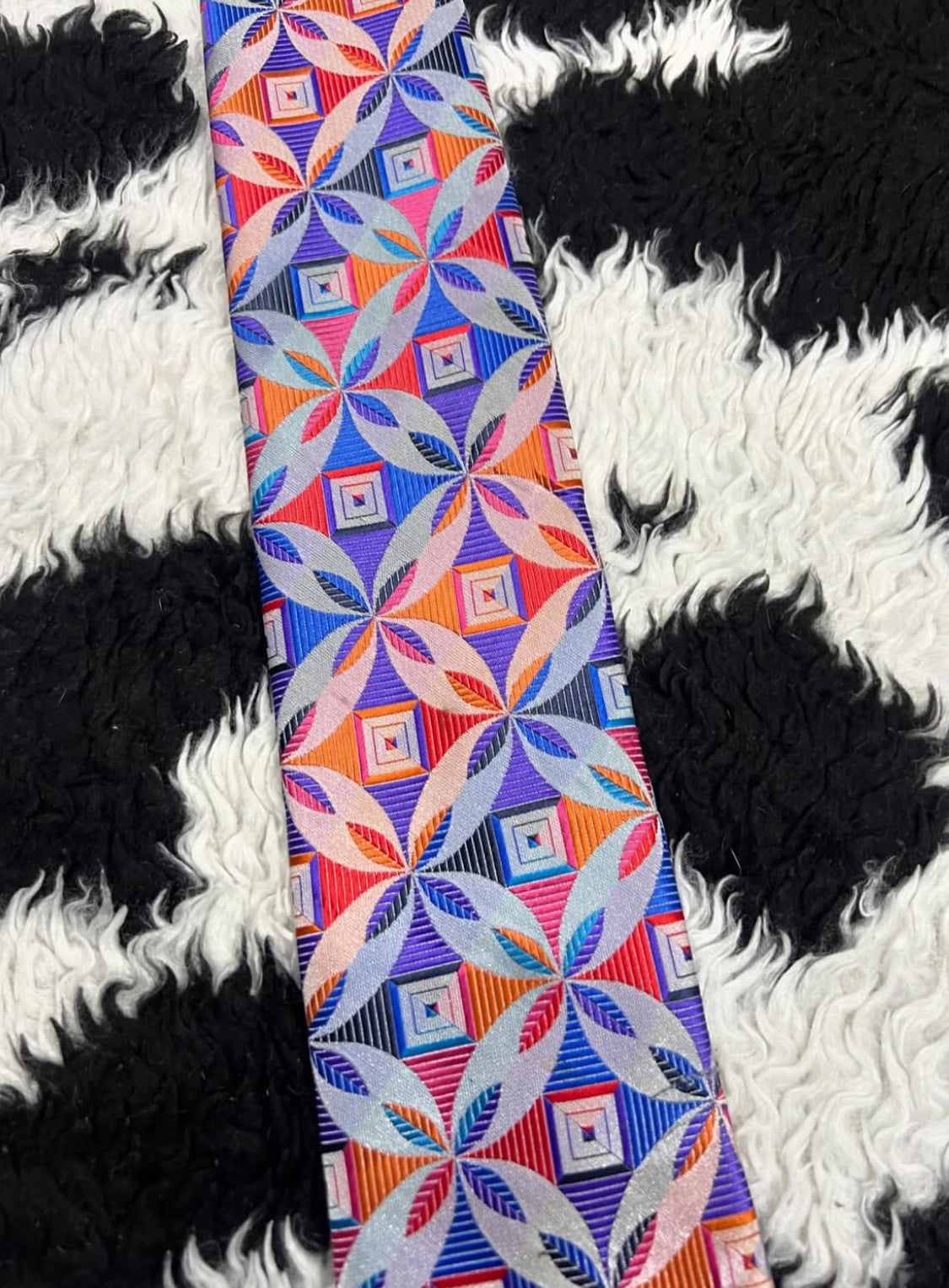 Andre Geometric Tie