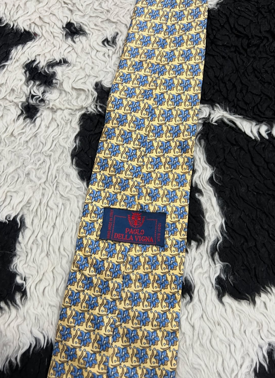 Lillies Tie
