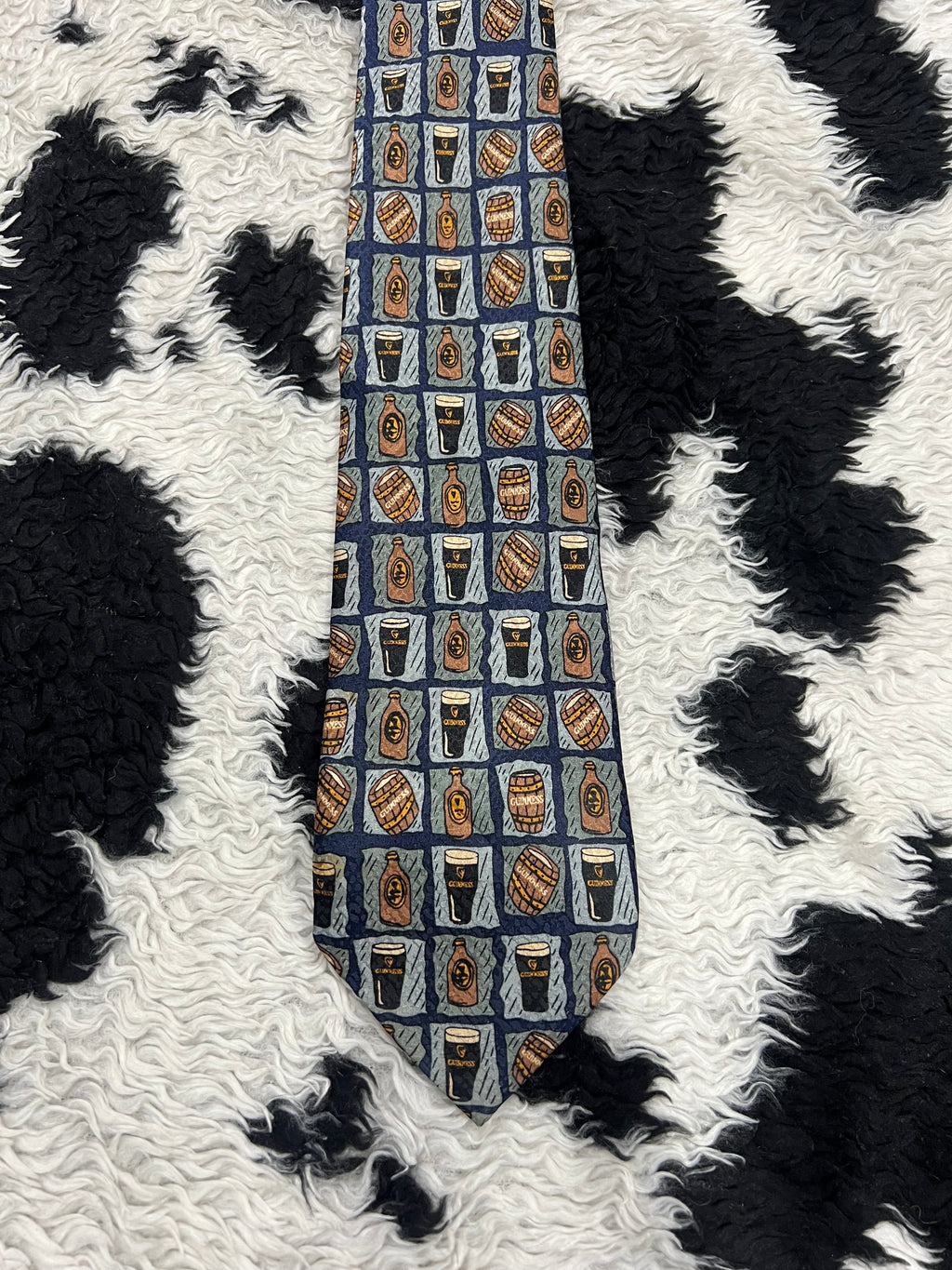 Guinness Beer Bottles & Barrels Tie