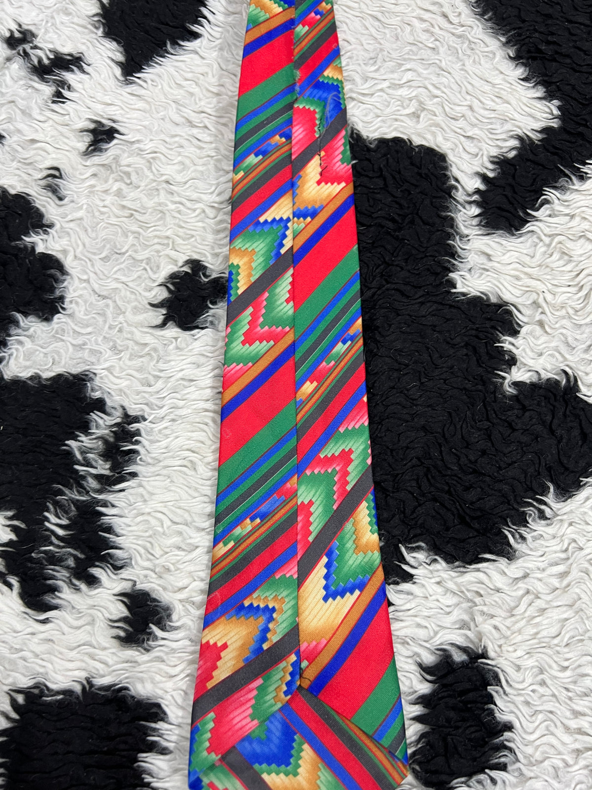 Vibrant Geometric Tie