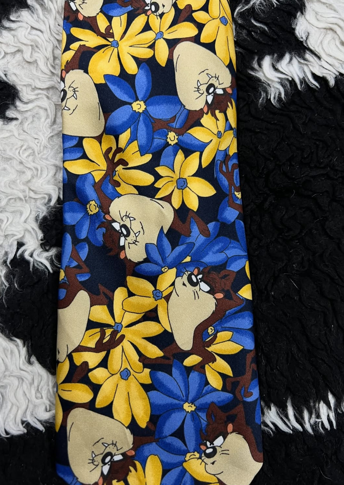 Looney Tunes Tasmanian Devil Taz in Flowers Tie