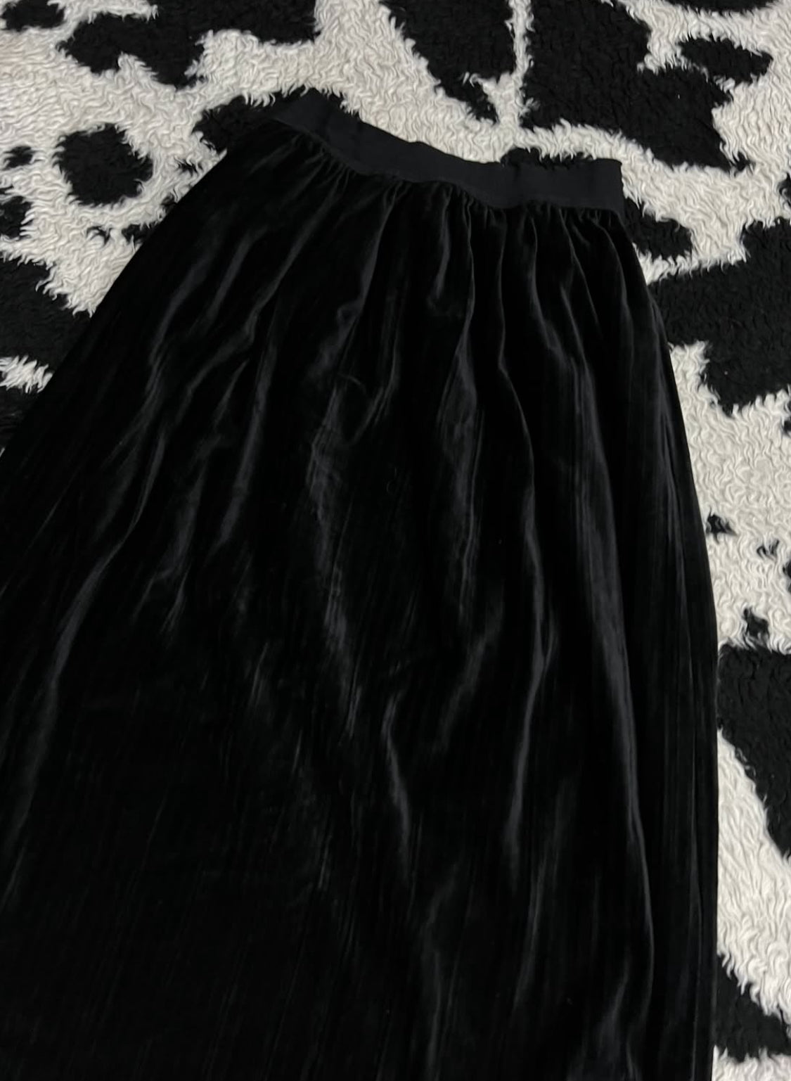 Black Pleated Long Velvet Skirt