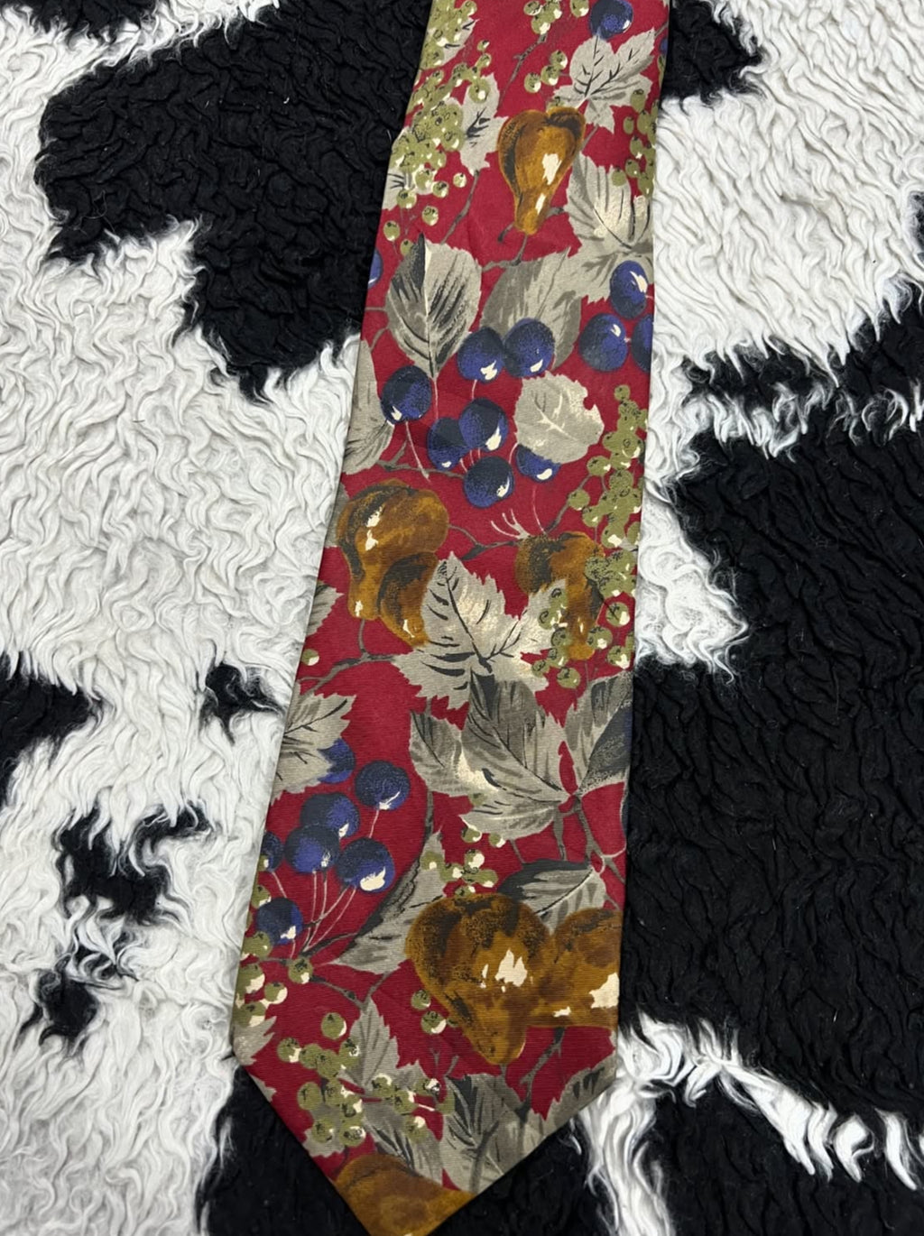 Berries & Pears Tie