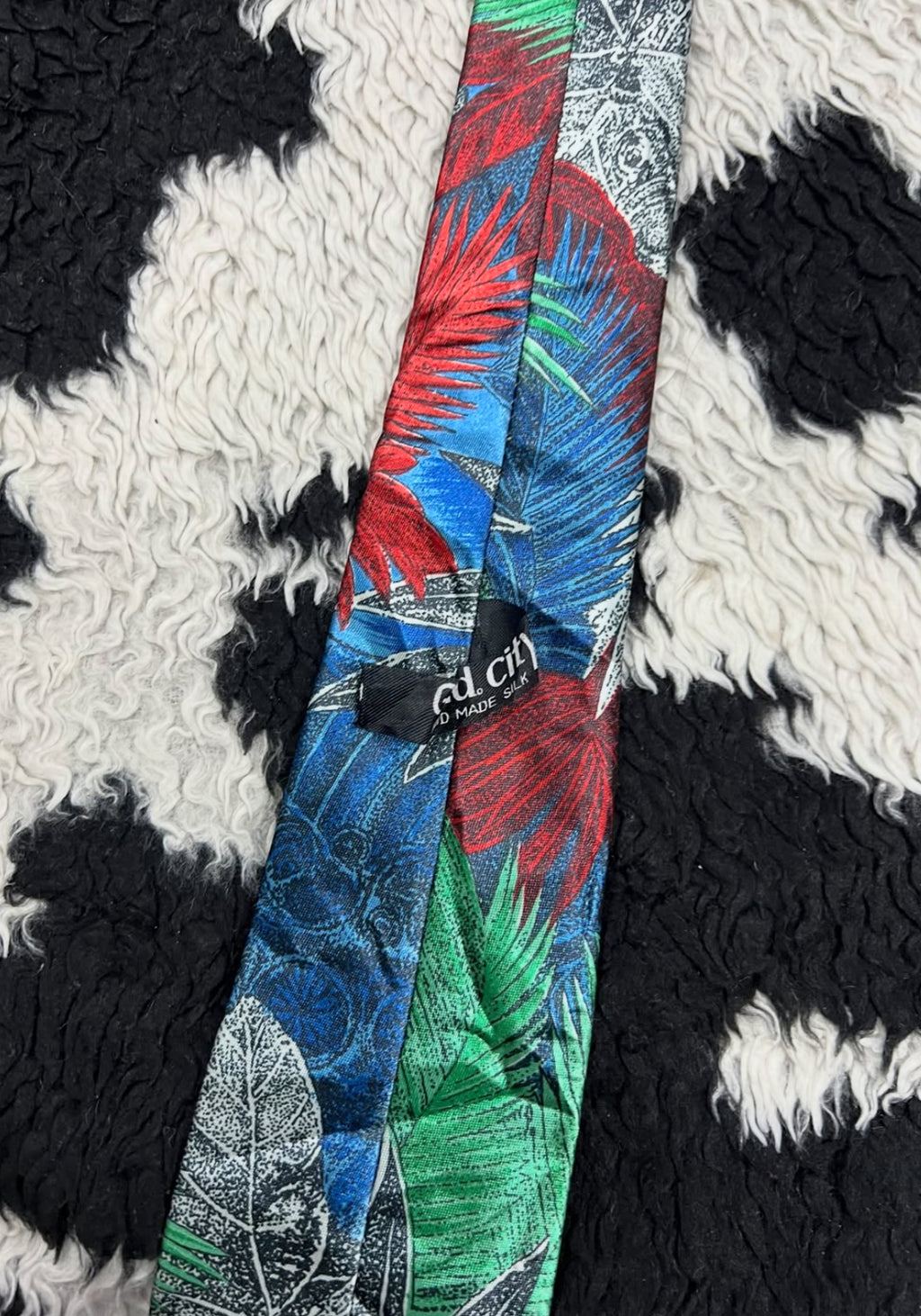 Vibrant Leaves Graphic Tie