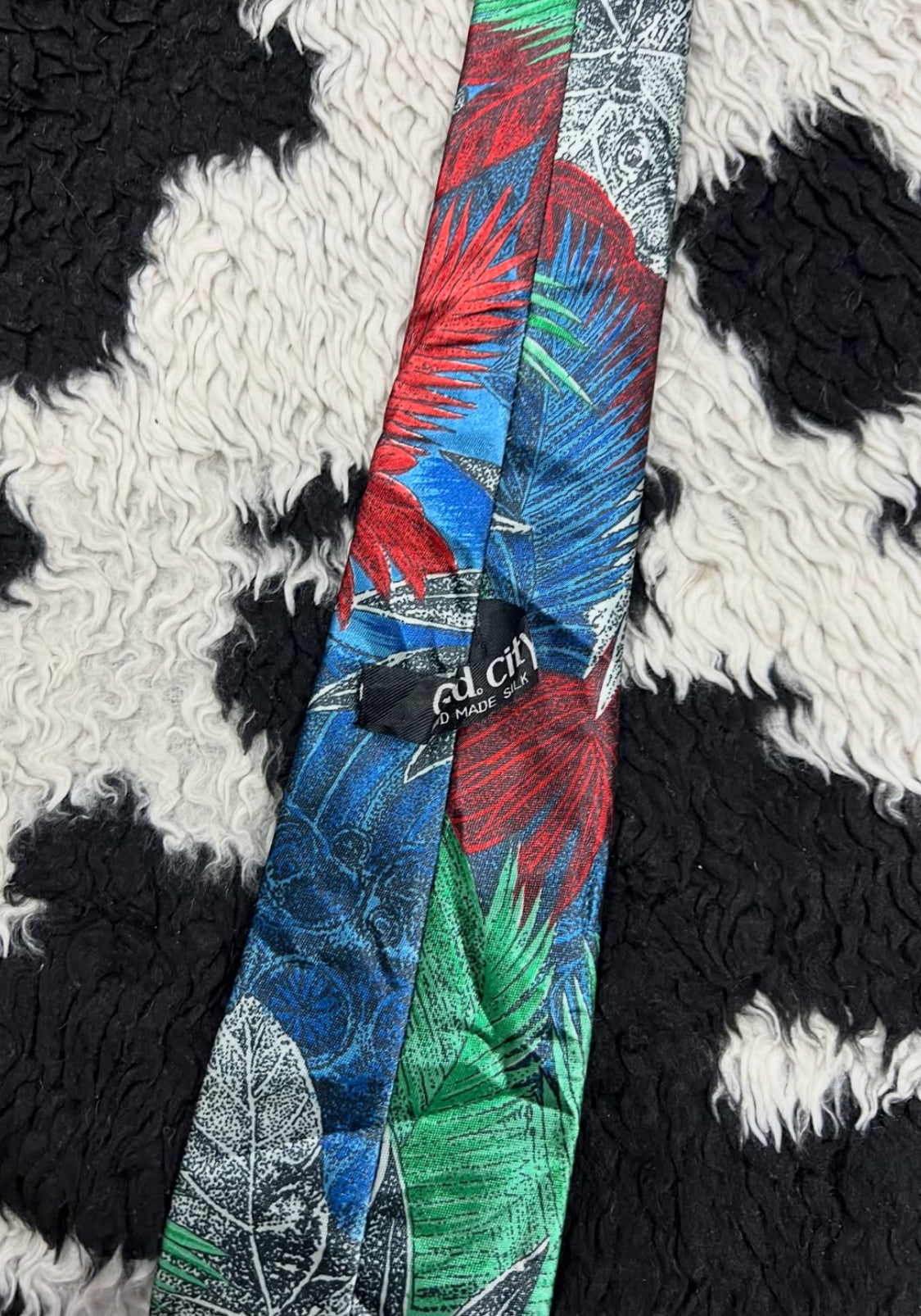 Vibrant Leaves Graphic Tie