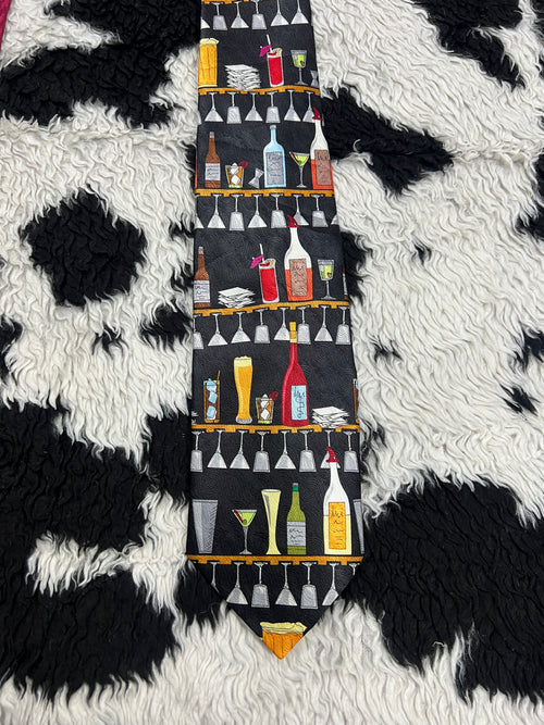 Bar Shelves Graphic Tie