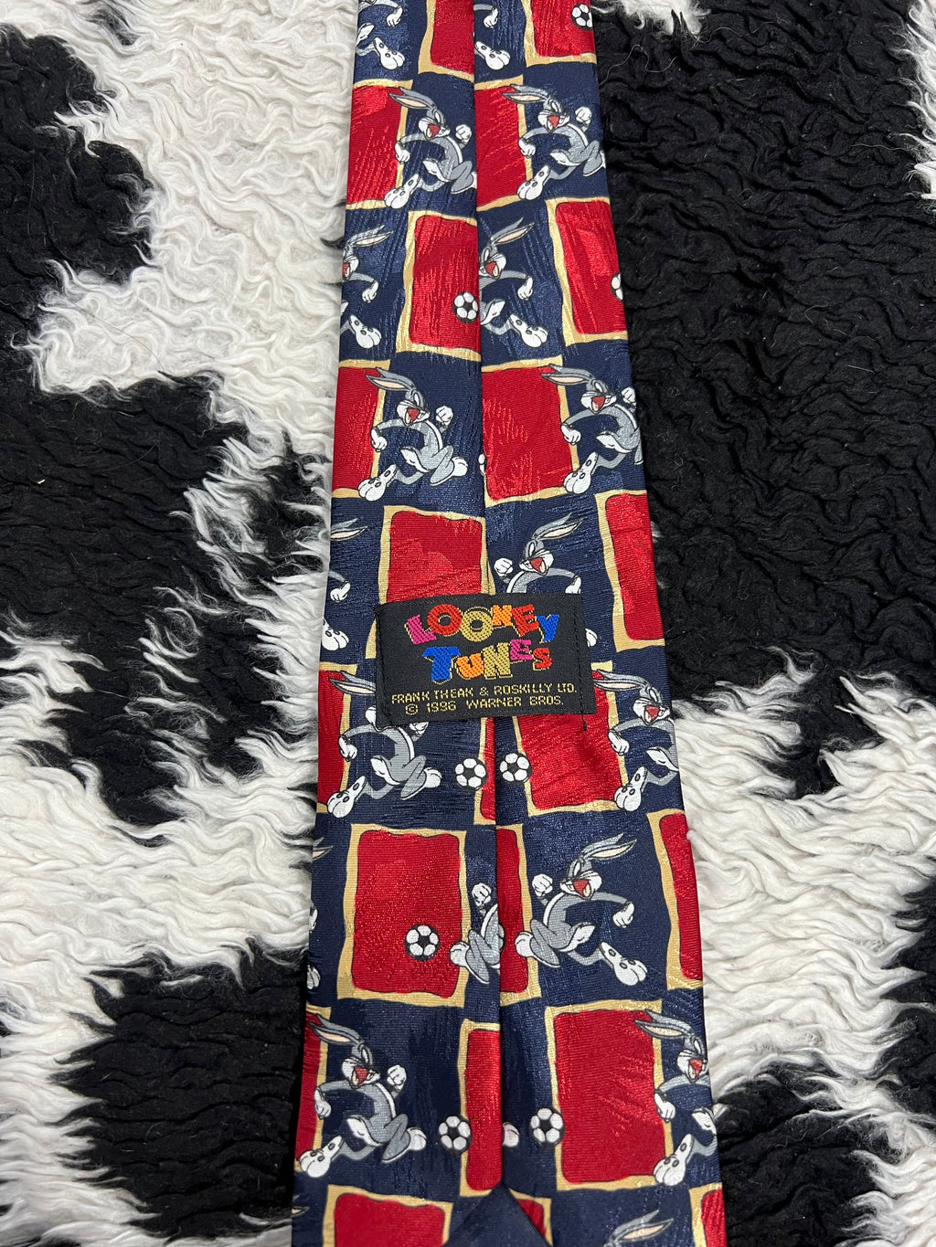 Vintage 1996 Looney Tunes Bugs Bunny Playing Football Tie