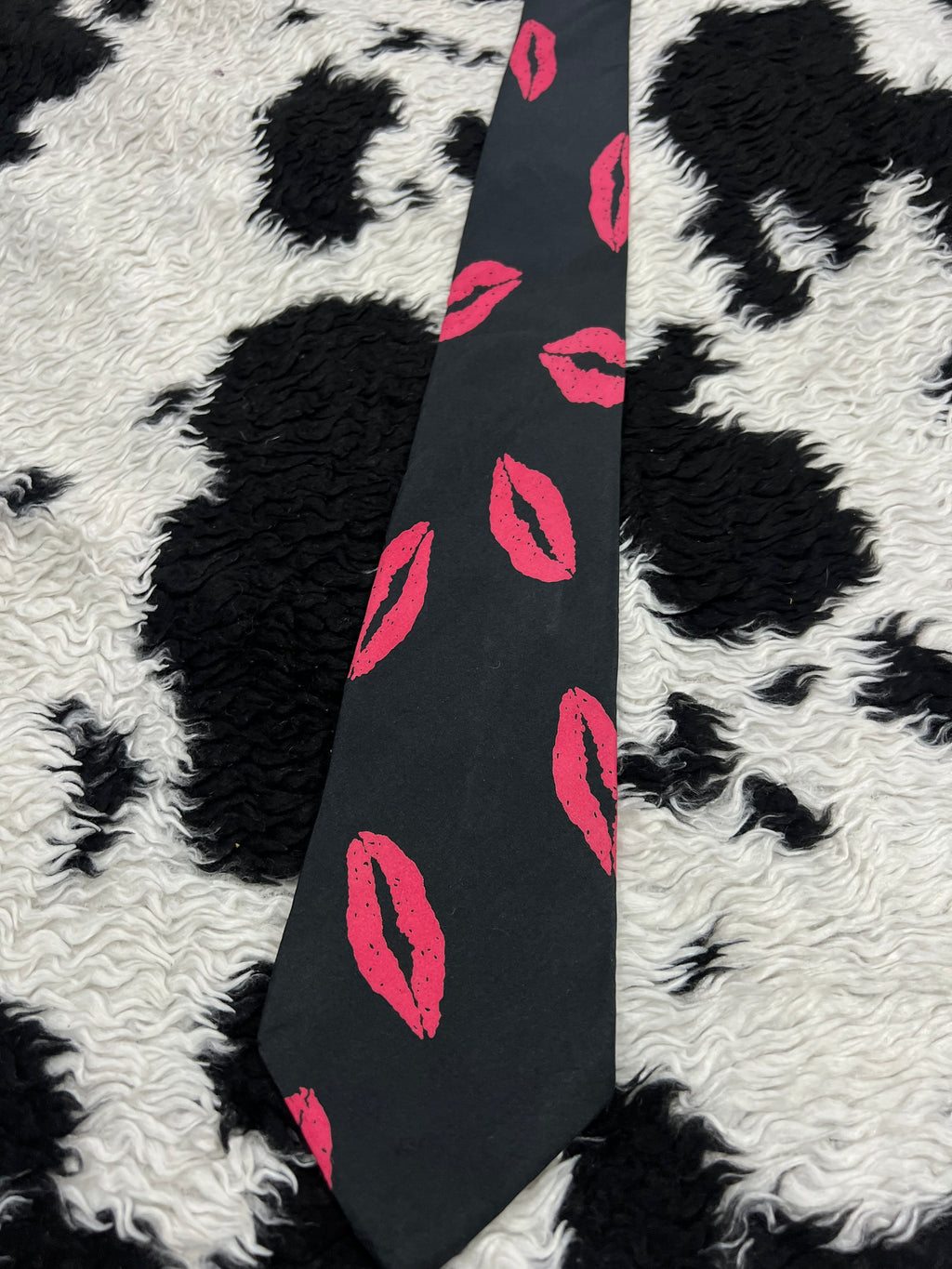 Kiss Marks Tie