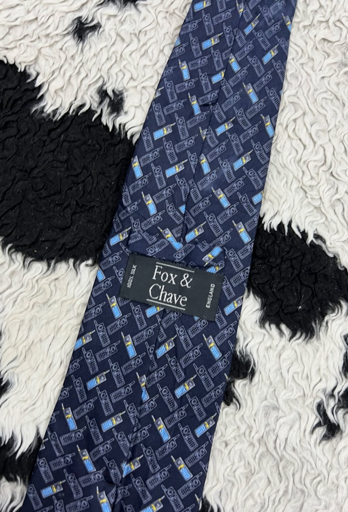 Fox & Chave Phones Tie