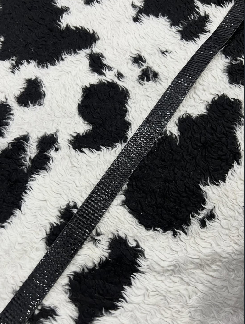 Ellen Tracy Black Scaled Belt