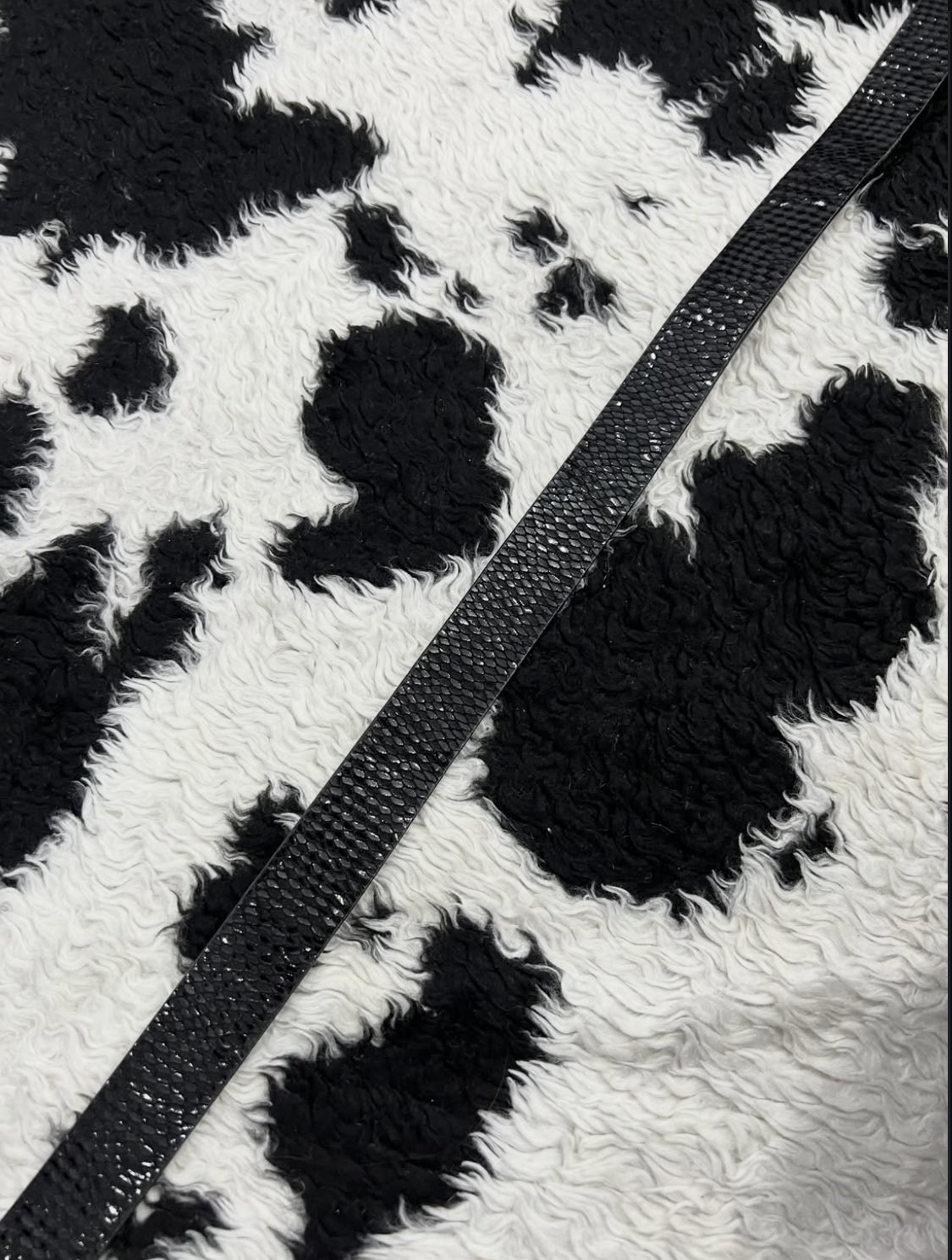 Ellen Tracy Black Scaled Belt