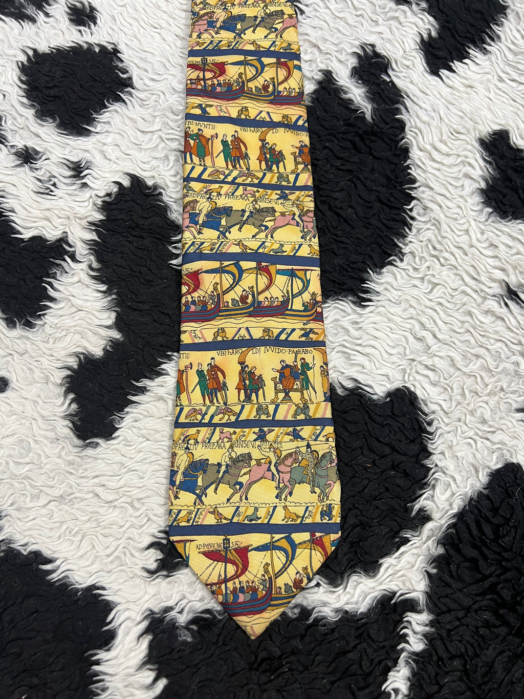 Past Times Bayeux Tapestry War Tie