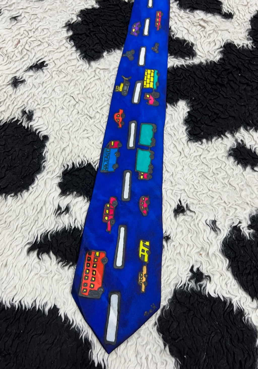 Vibrant Road View & Traffic Tie
