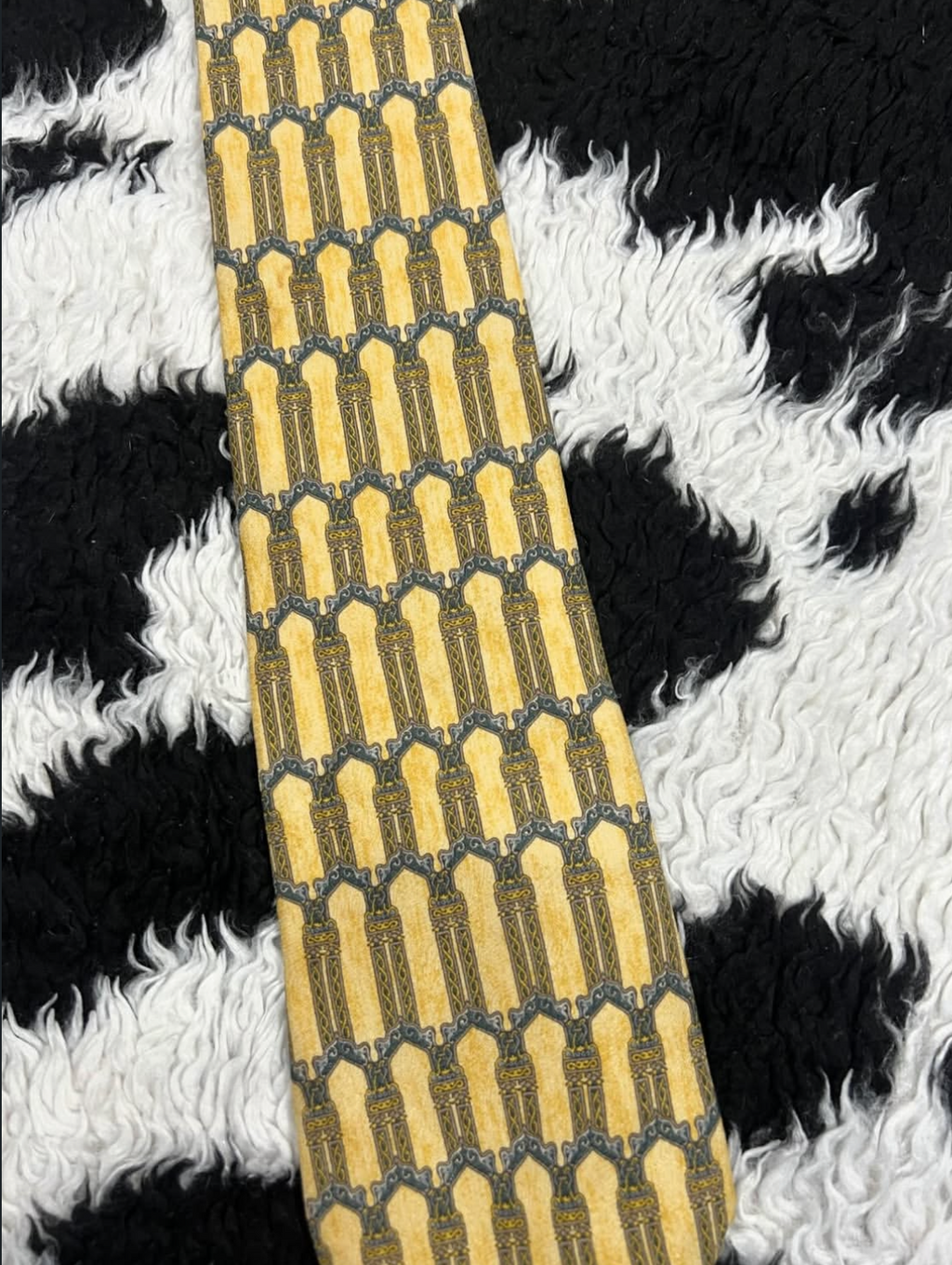 Arch Geometric Tie