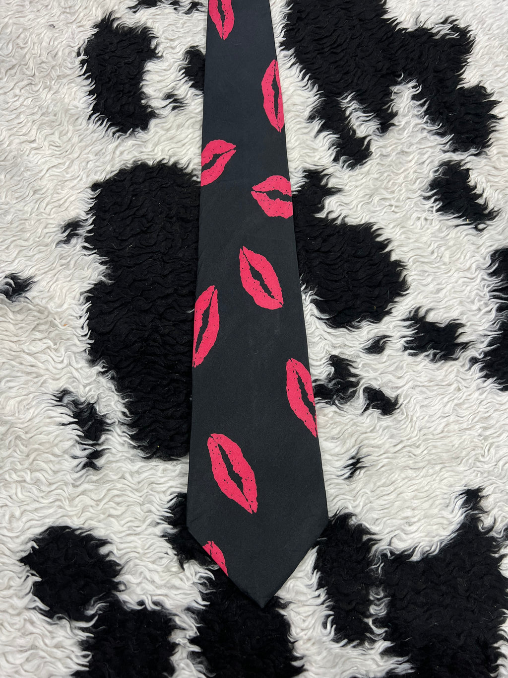 Kiss Marks Tie