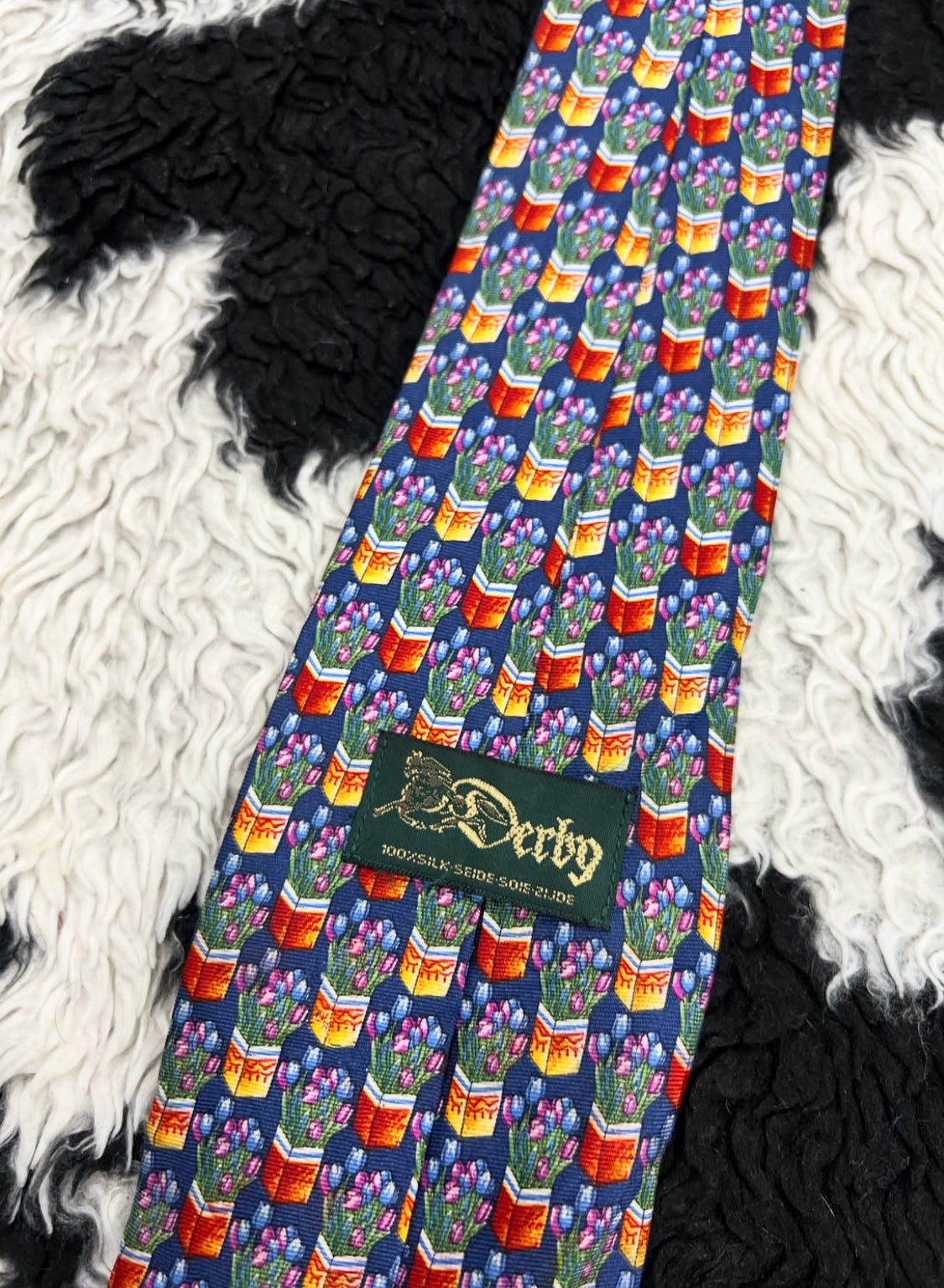 Tulips in Flower Pots Tie