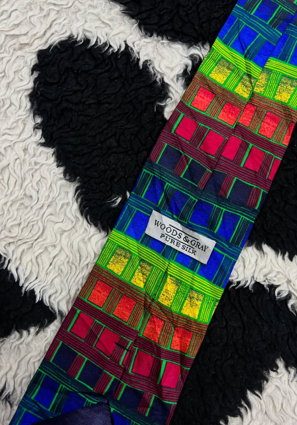 Vibrant Geometric Tie