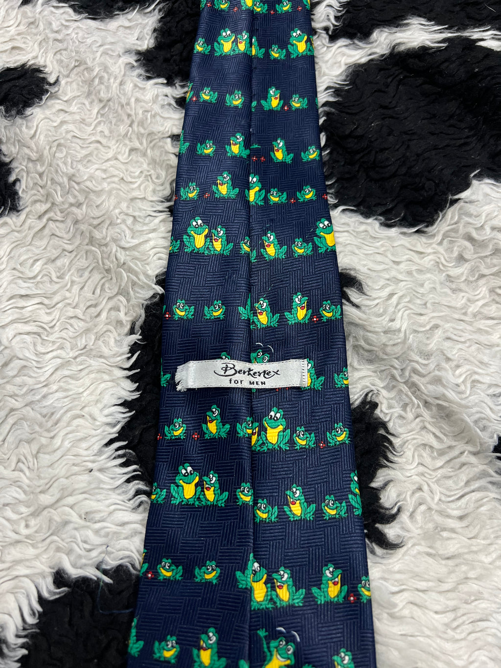Hopping Frogs Tie