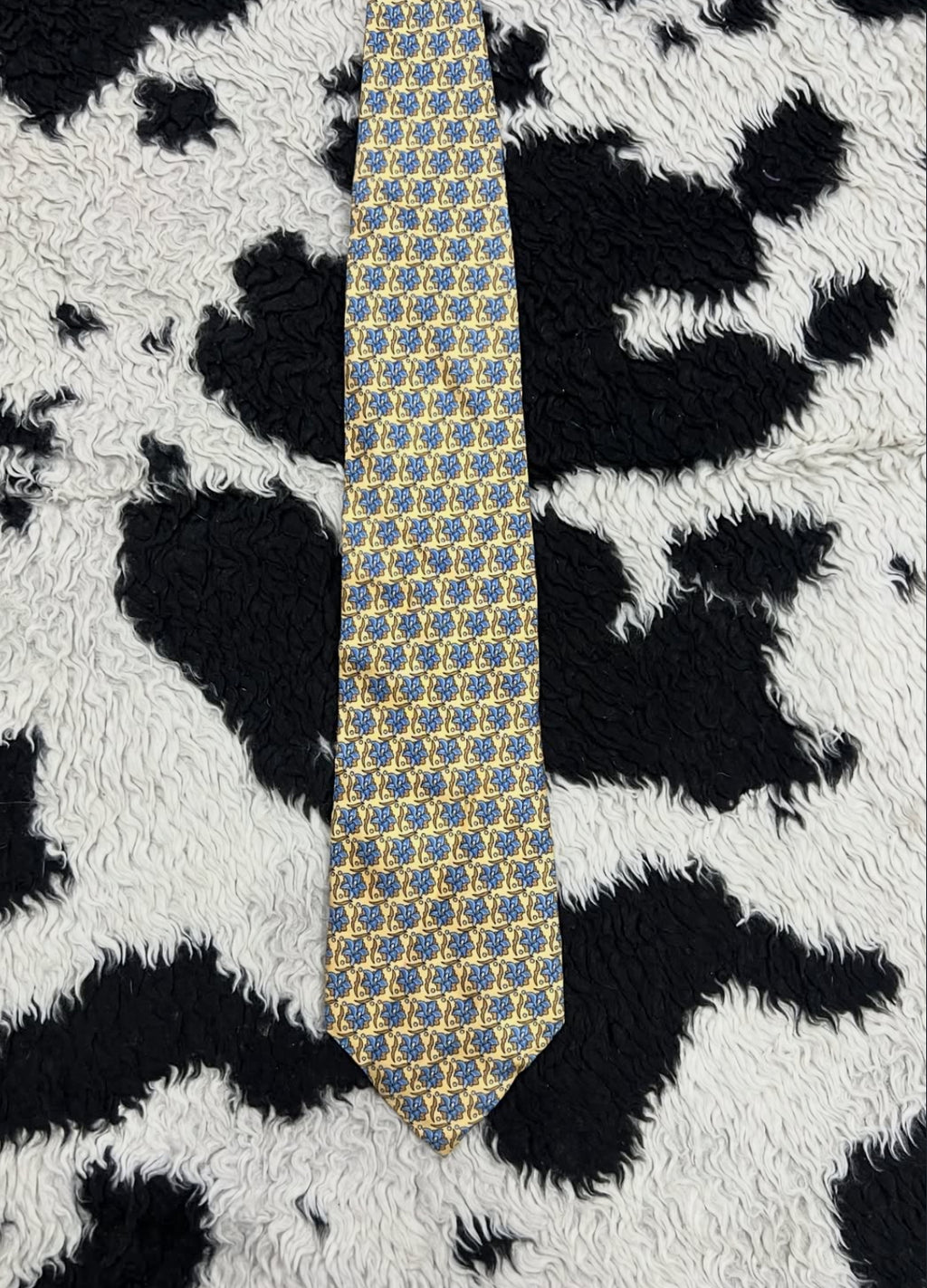Lillies Tie