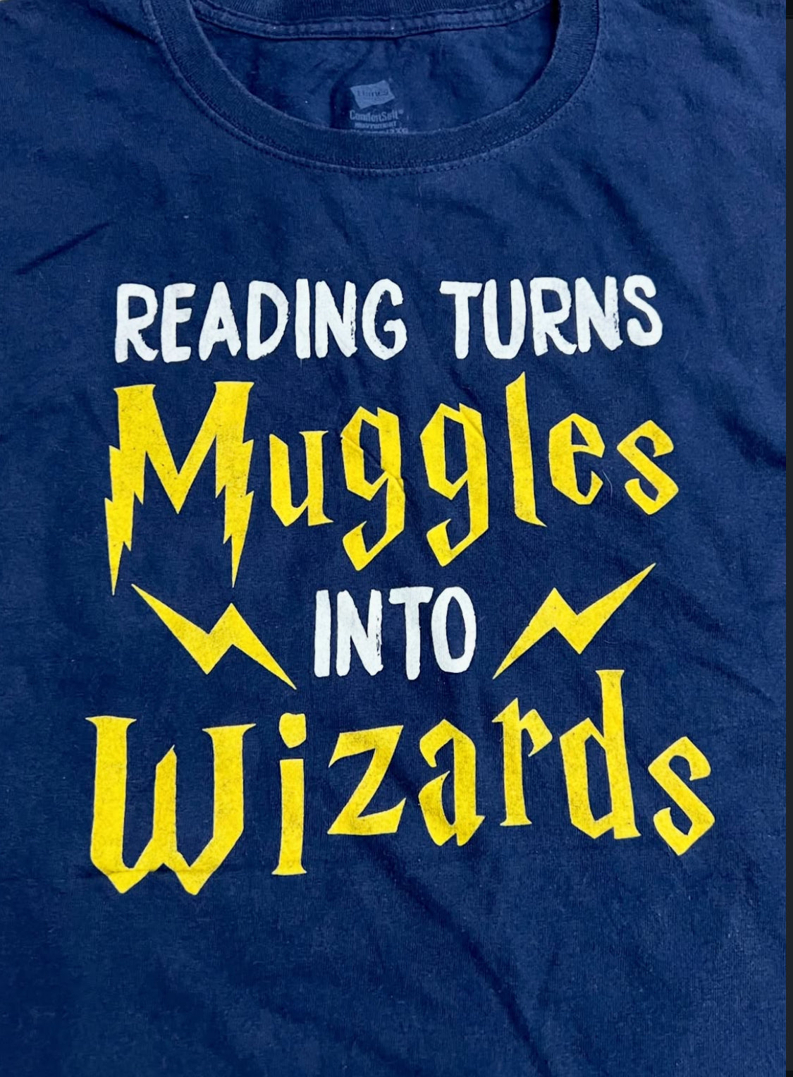 "Reading Turns Muggles into Wizards" Harry Potter Tee (Extra Large)