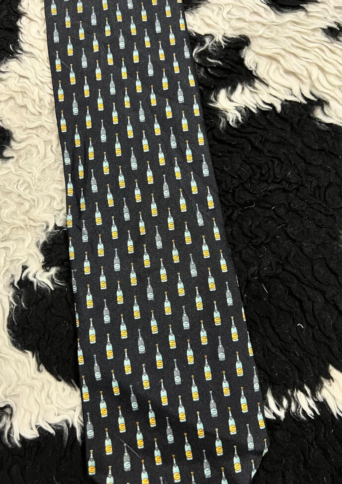 Wine Bottles Tie