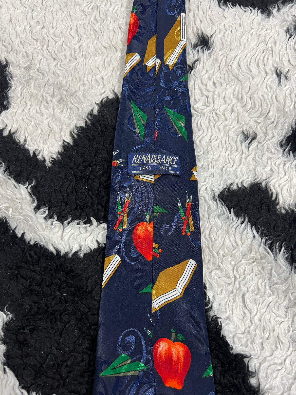 Books & Apples Tie
