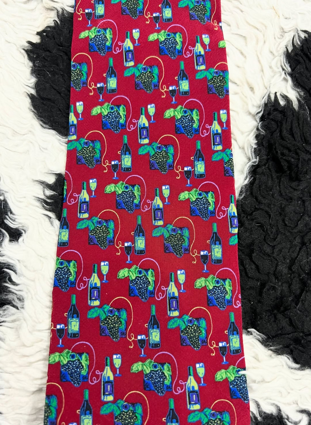 Winery Graphic Tie