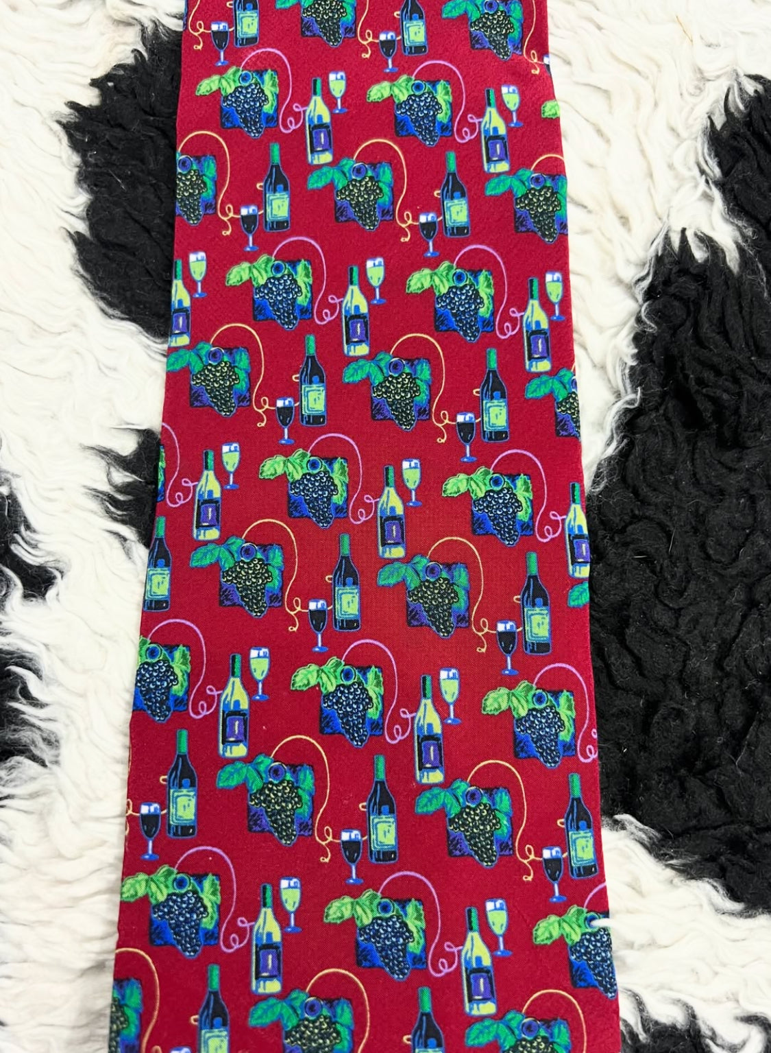 Winery Graphic Tie