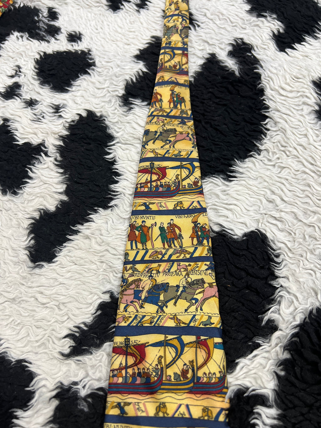 Past Times Bayeux Tapestry War Tie
