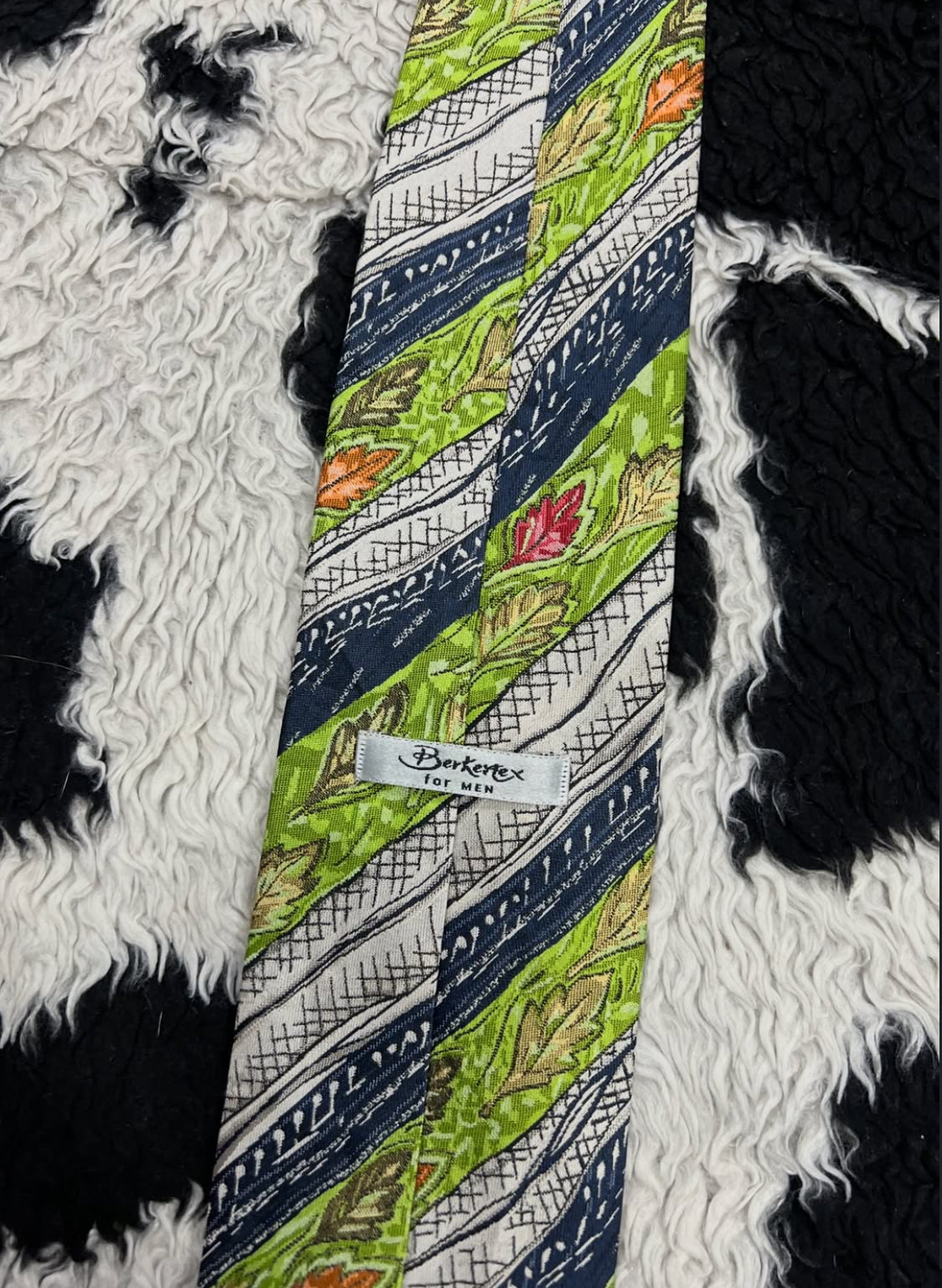 Fully Embroidered Green Floral Tie