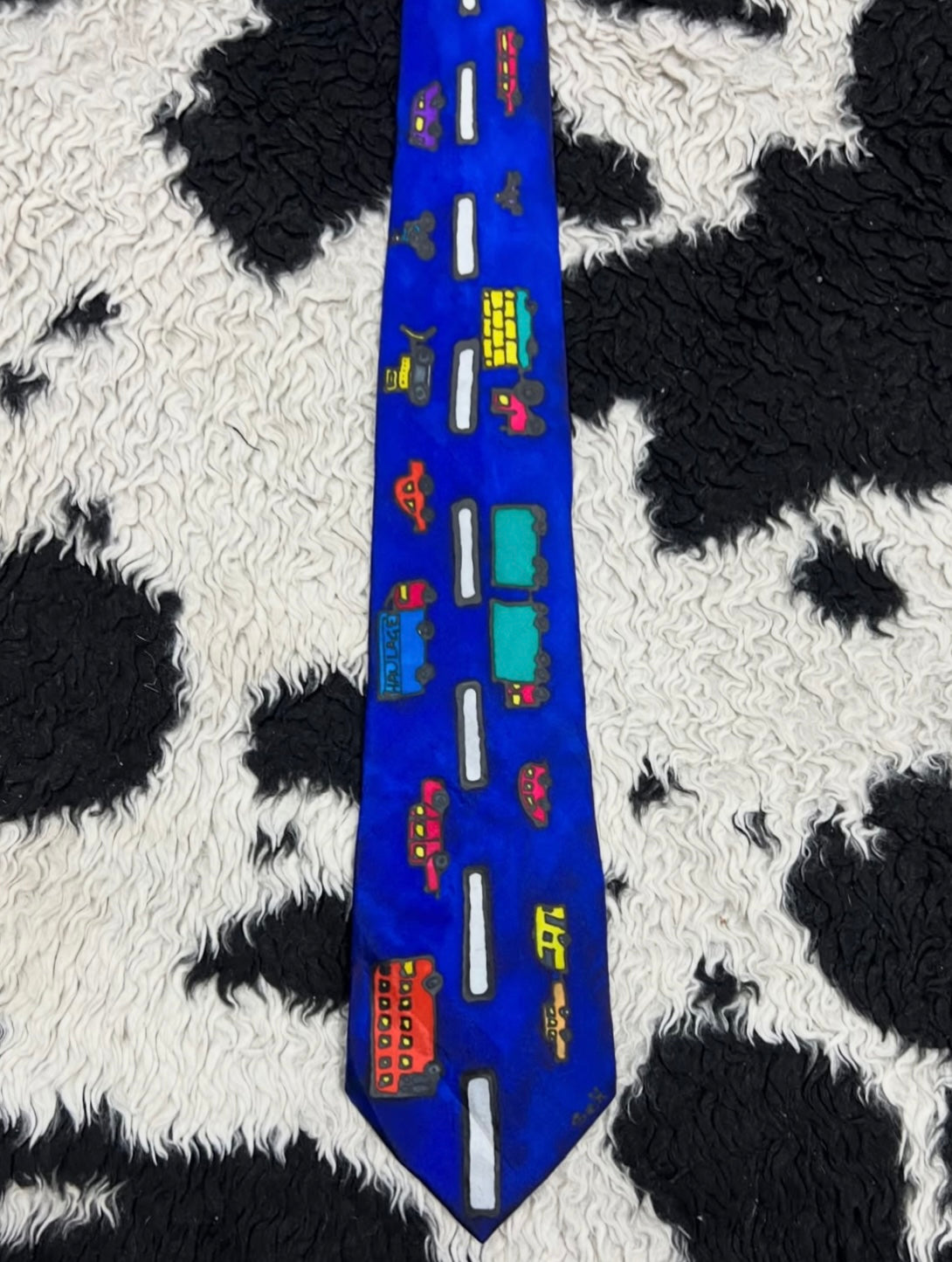 Vibrant Road View & Traffic Tie