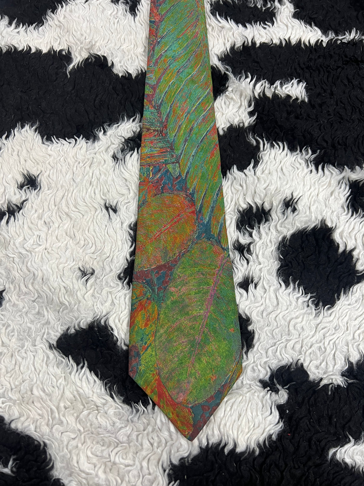 Avantt Leaves Art Tie