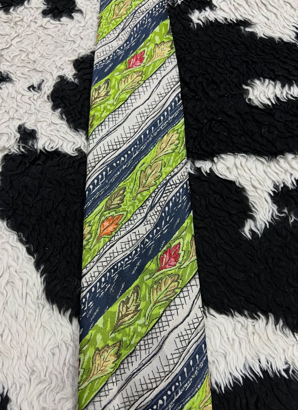 Fully Embroidered Green Floral Tie