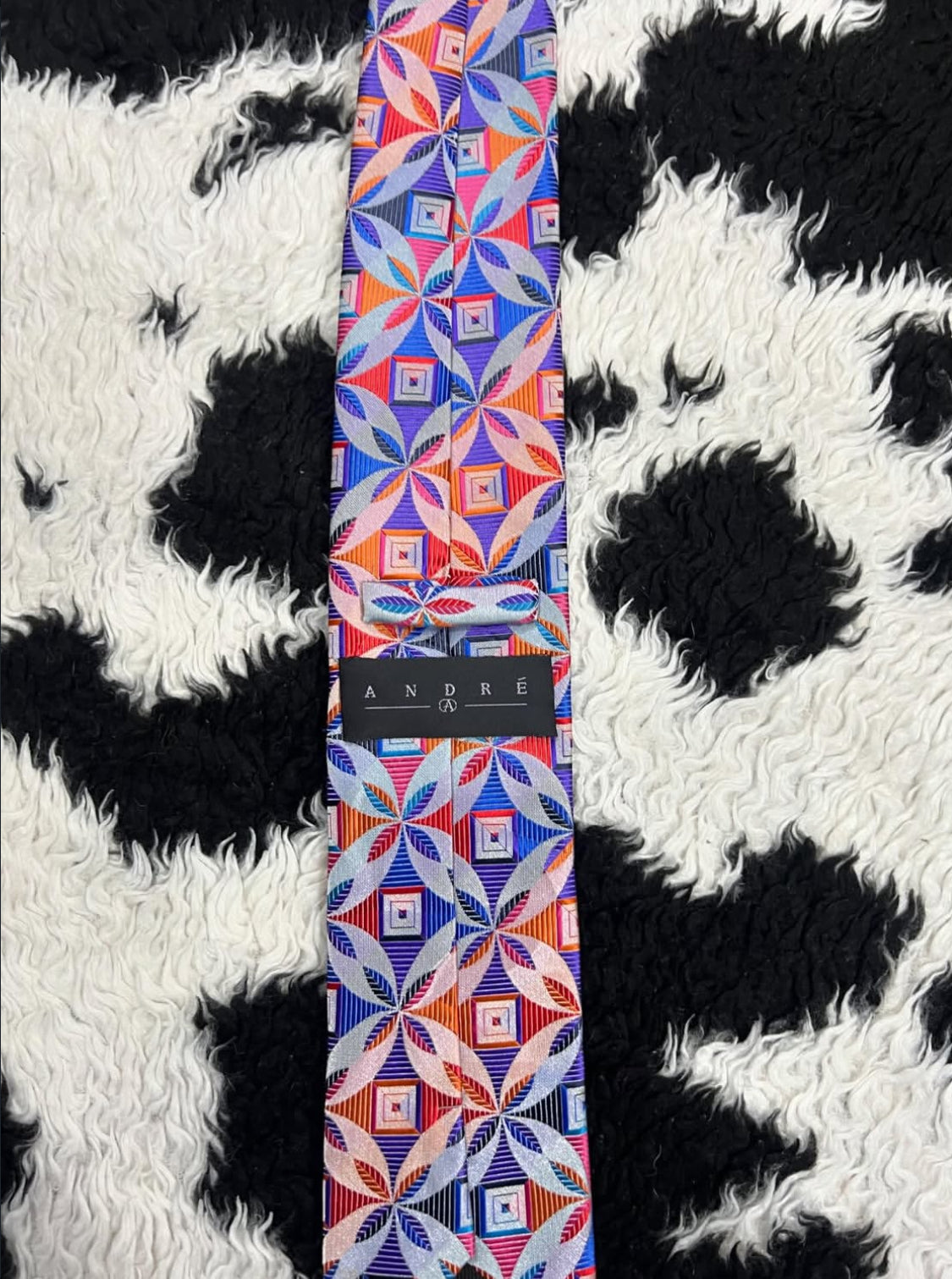 Andre Geometric Tie