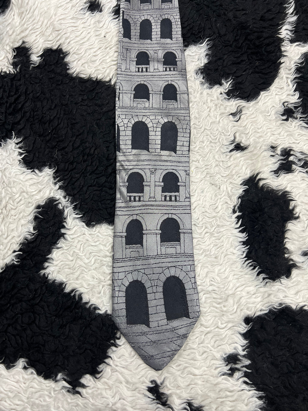 Colosseum Arches Tie