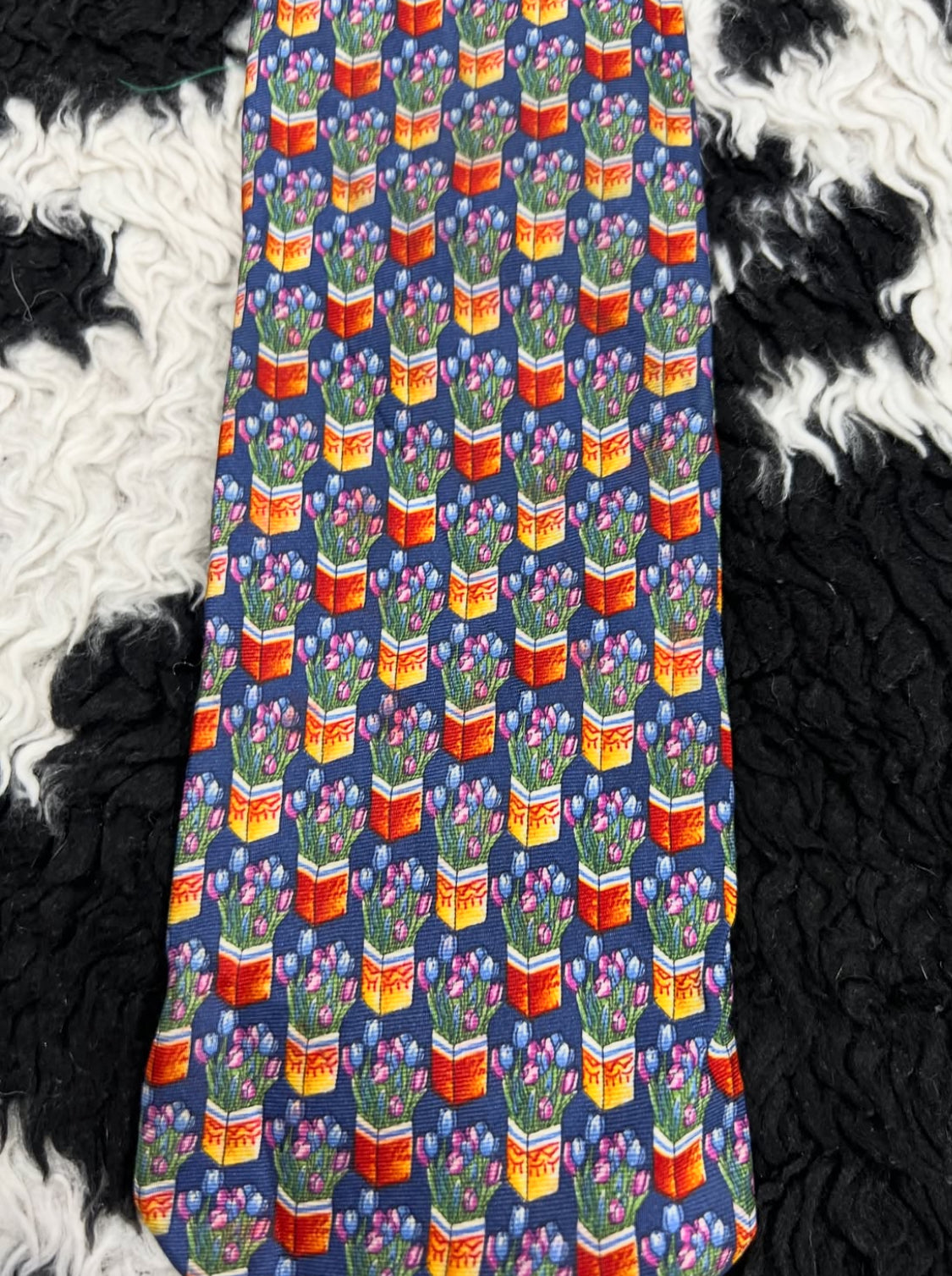 Tulips in Flower Pots Tie