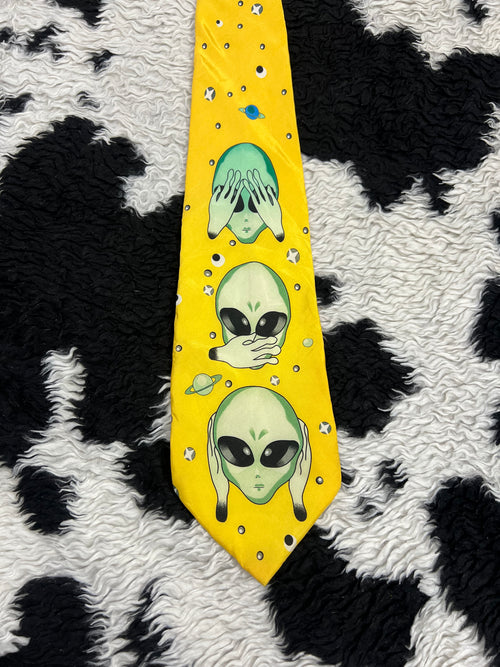 Aliens See No Evil, Speak No Evil, Hear No Evil Tie